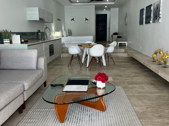 Skye Beach Hotel主图