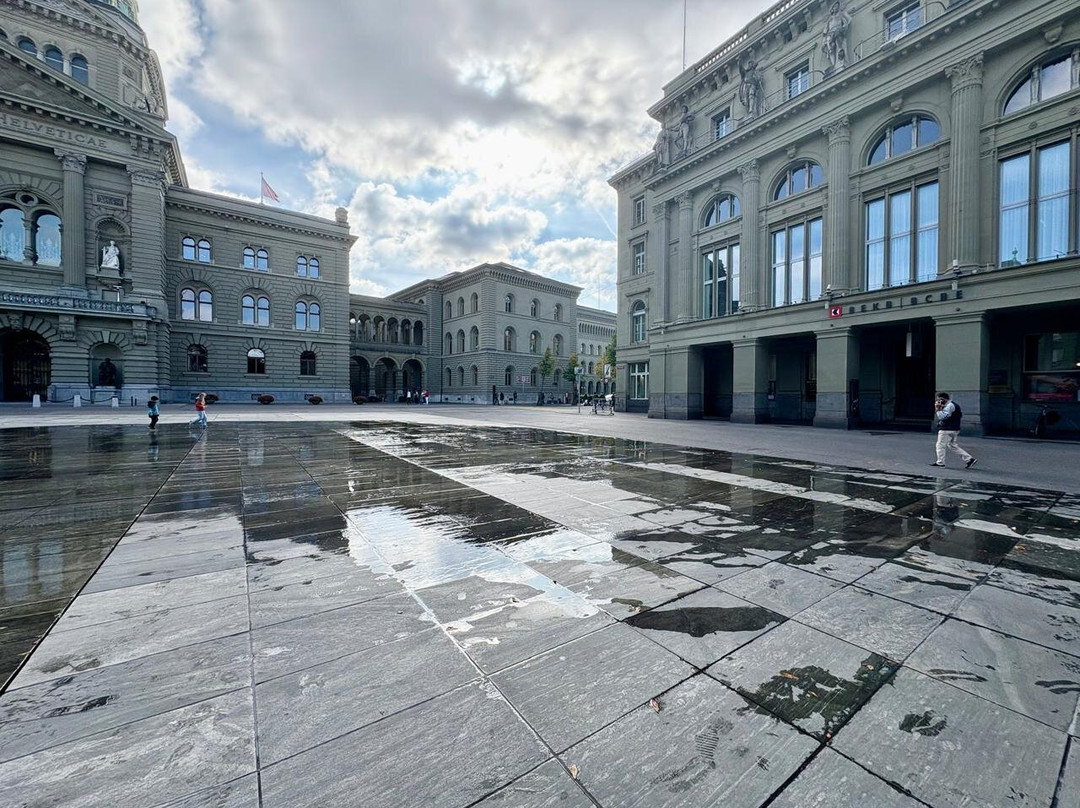 Bundesplatz-伯尔尼必去景点