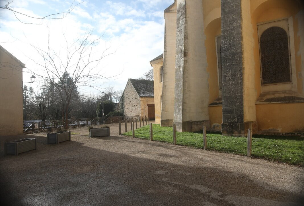 Place de l'église-Givry必去景点