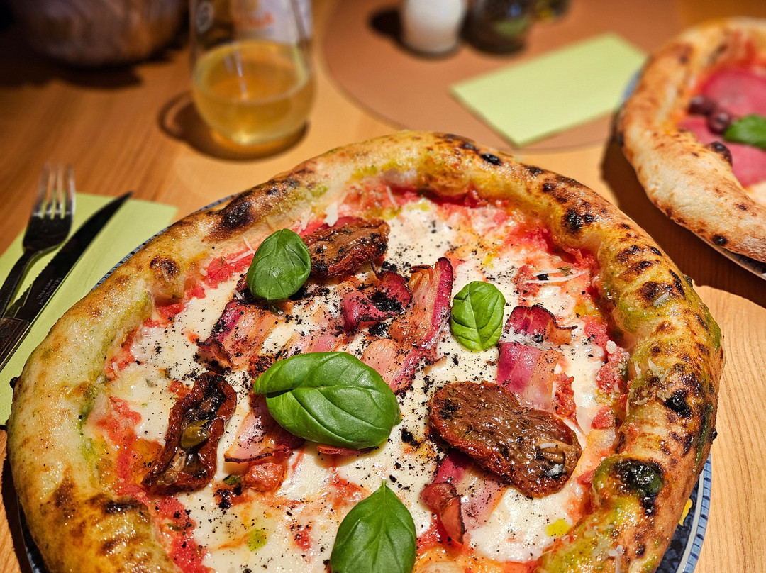 Basilikum Pizza Napoletana