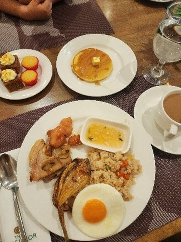 The Excelsior Hotel主图