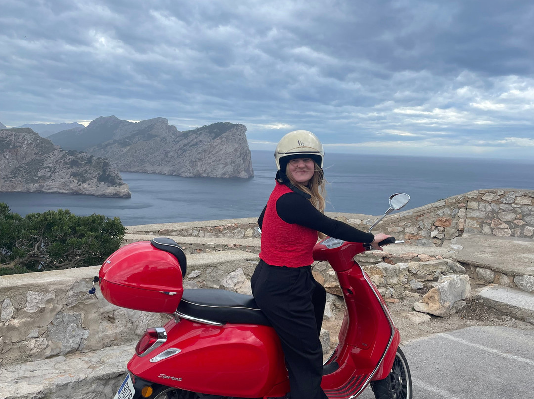 Vespa Rental Alcudia| Vespa Lovers-阿尔库迪亚港必去景点