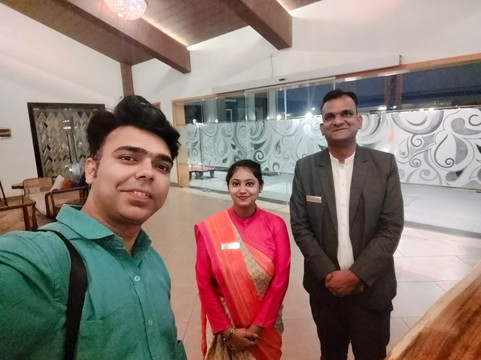 夏玛萨罗瓦门廊酒店