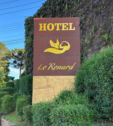 勒纳尔酒店主图