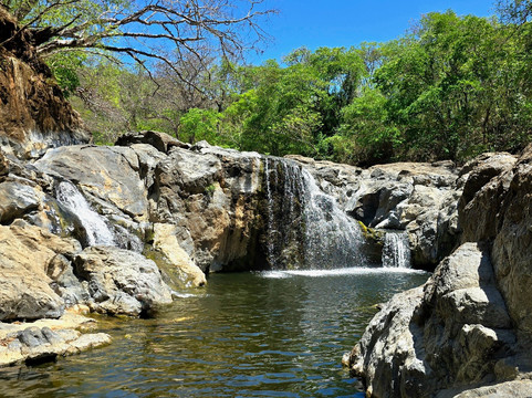Belen Waterfall-萨玛拉滩必去景点