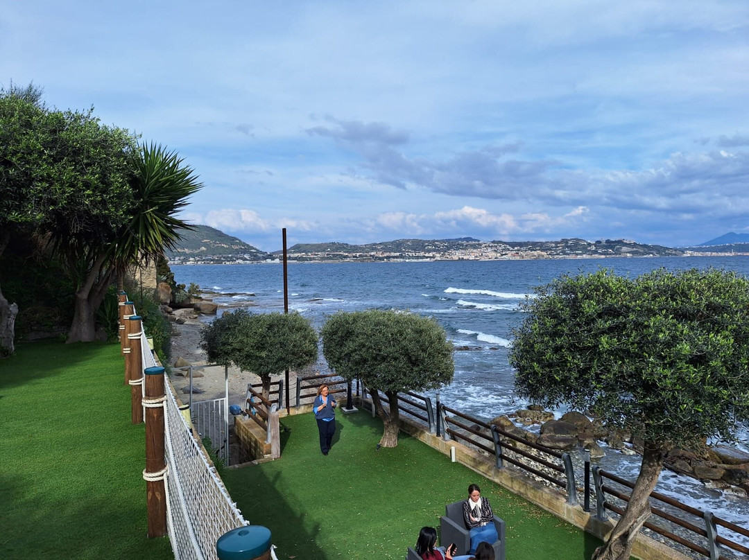 Cavea Bay
