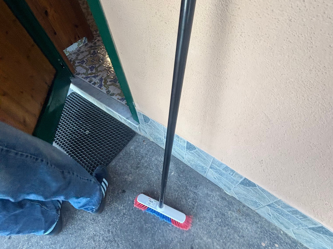 布鲁村酒店主图