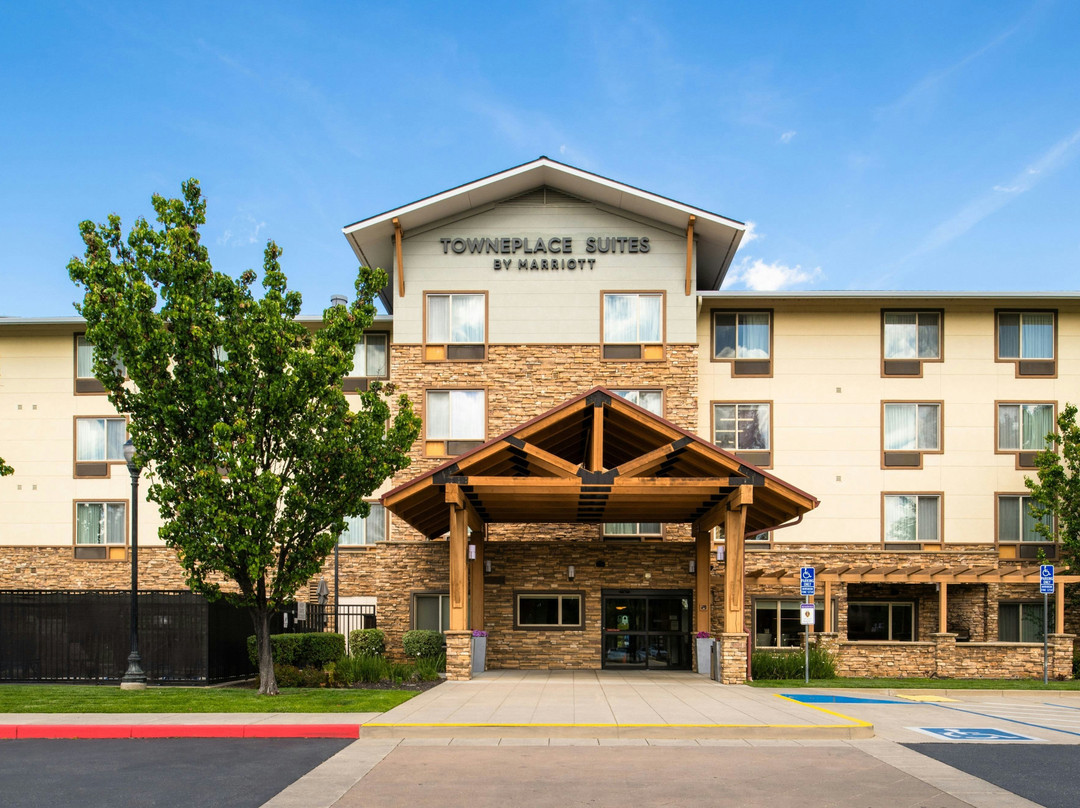 雷丁万豪TownePlace Suites 酒店