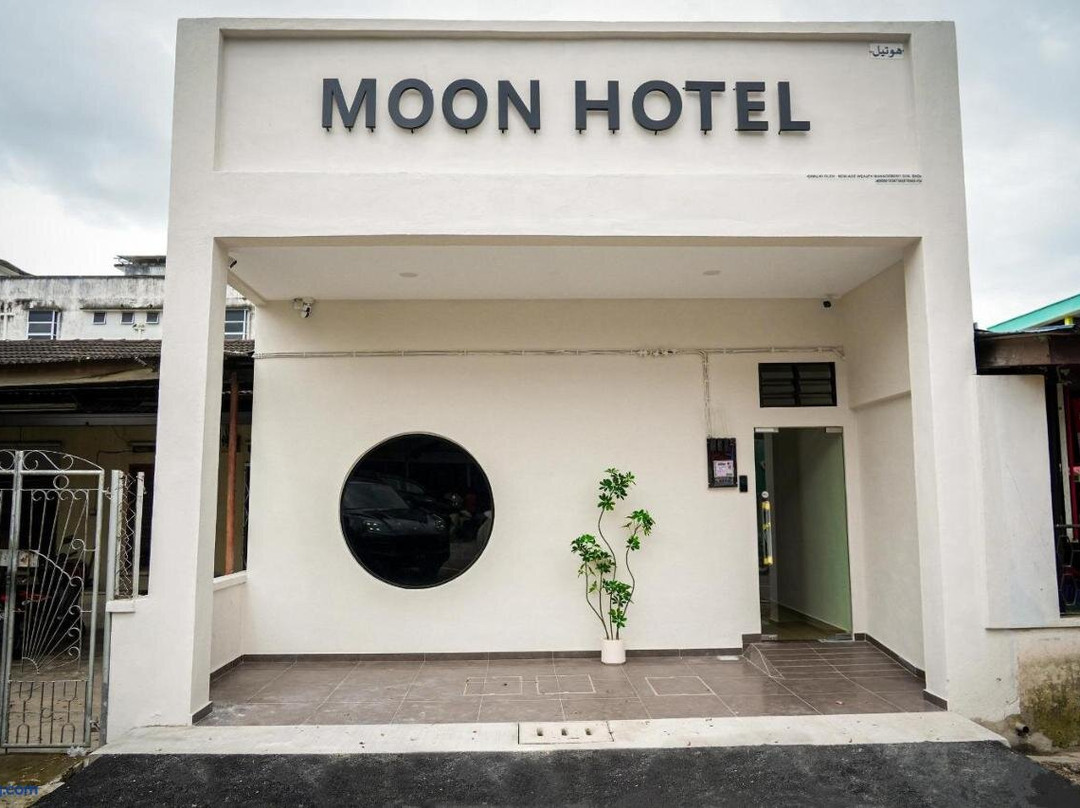 Moon Hotel