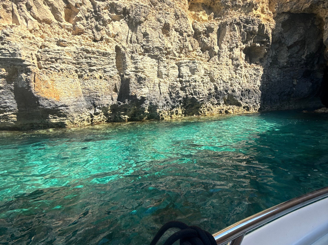 Comino Waves Boat Charters Malta-史克华必去景点
