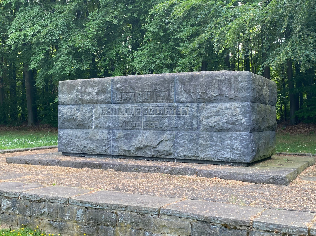 Soldatenfriedhof Vossenack-Huertgenwald必去景点