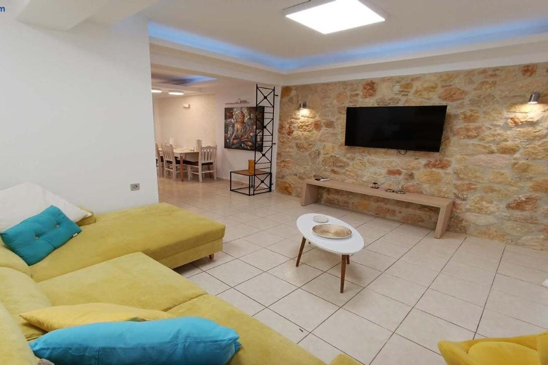 Xenius Zeus Luxury Suites in Nea Flogita