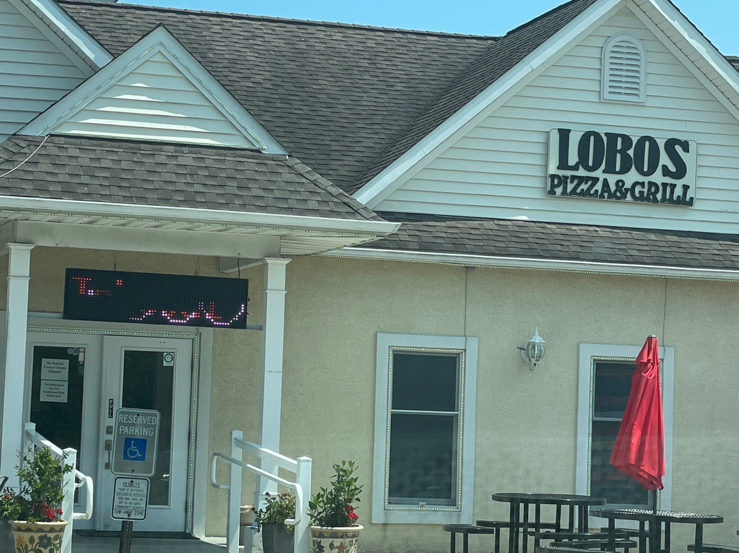 Lobo's Pizza & Grill