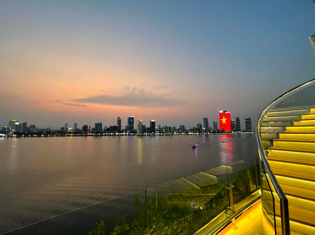 Icon Rooftop Restaurant & Bar