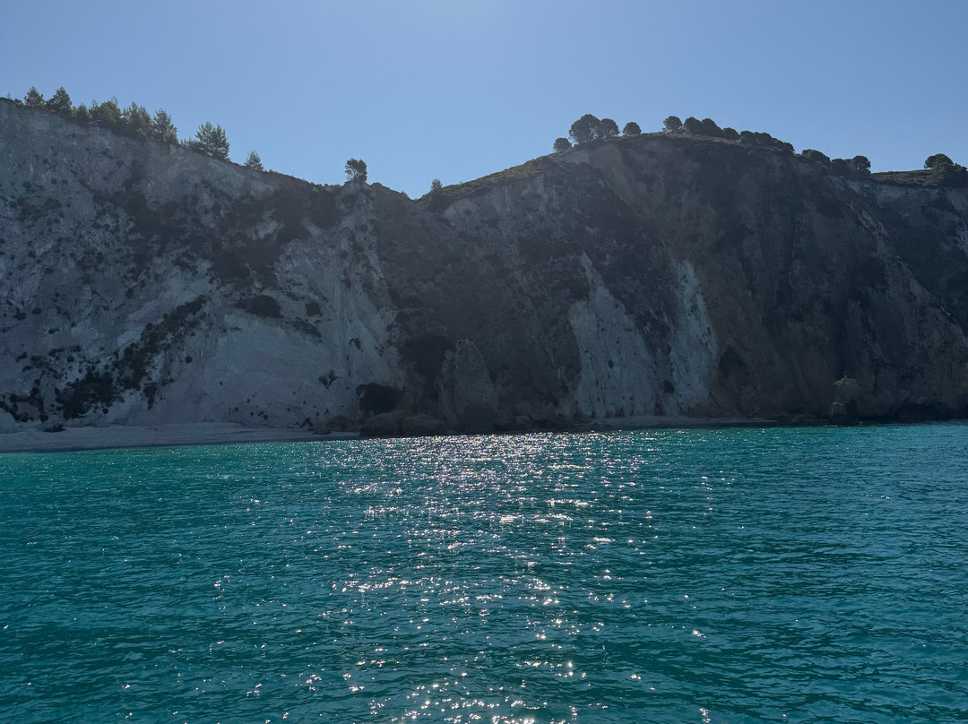 Lixouri Cruises By Gloria-Lixouri必去景点
