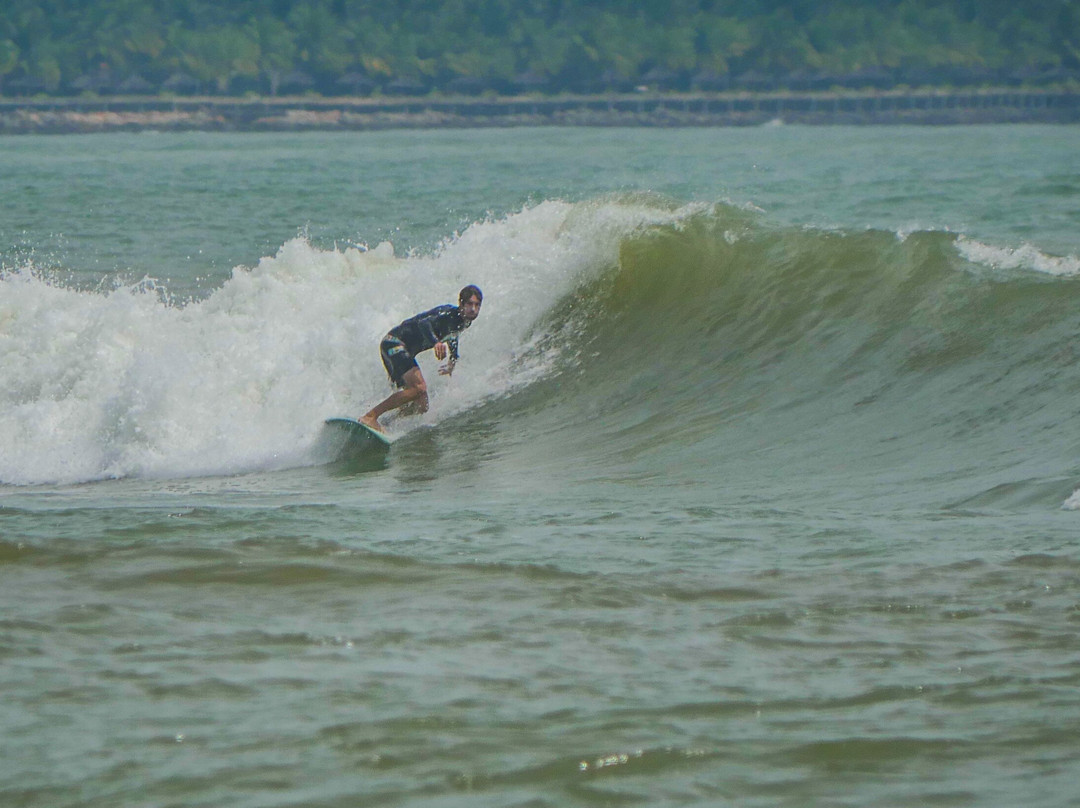 Surfing LIVE Surf School-芽庄必去景点