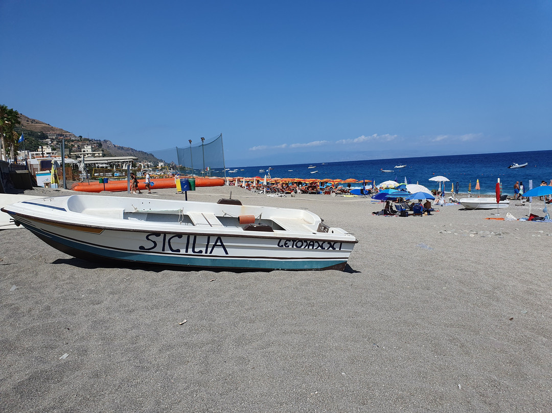 Spiaggia libera-Letojanni必去景点