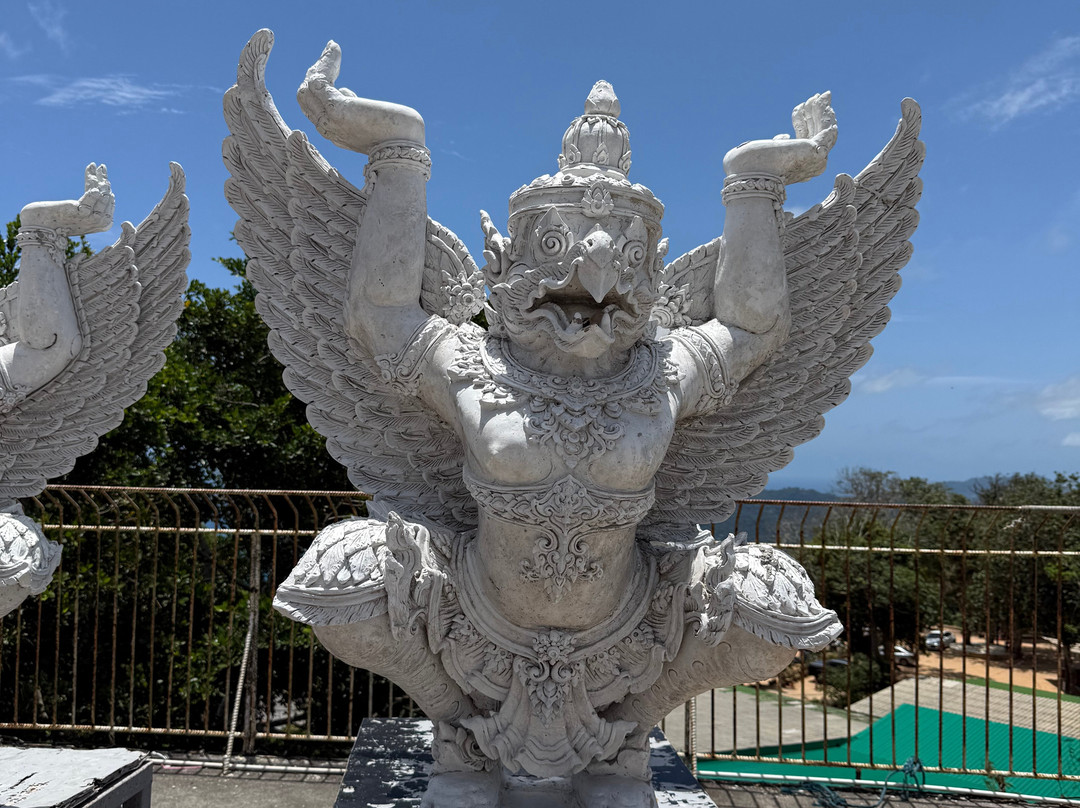 普吉岛城市观光： 普吉岛老城区查龙寺著名景点-普吉岛必去景点