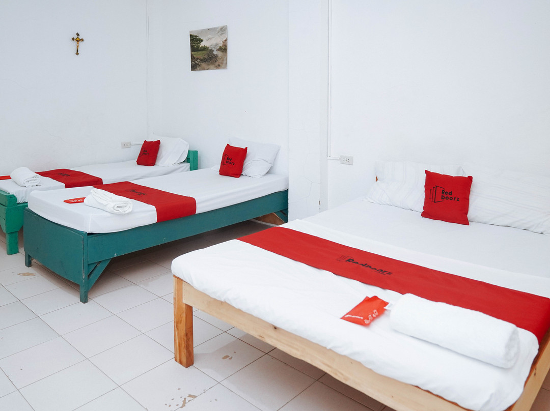 RedDoorz @ St Anthony Beach Resort