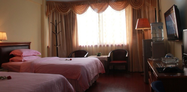 西门大酒店主图