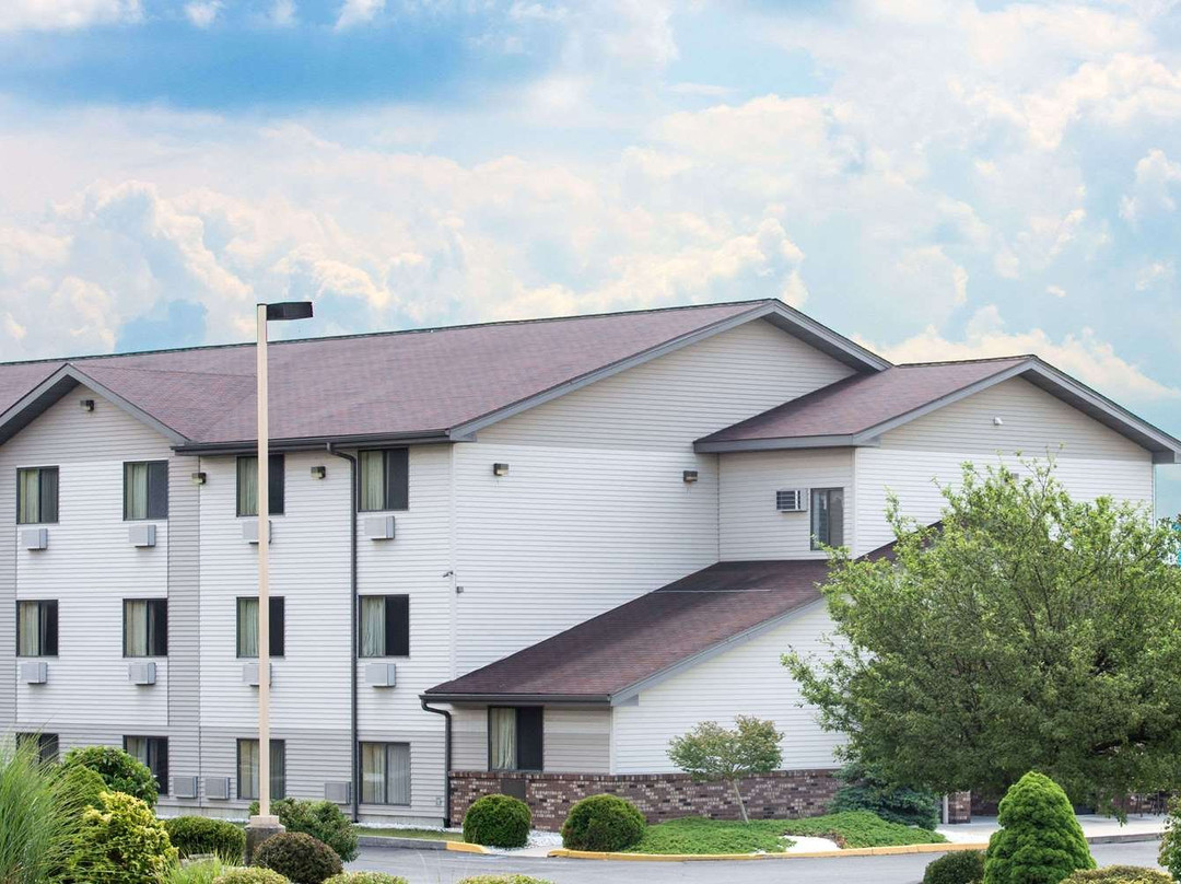 阿尔图纳速8酒店主图