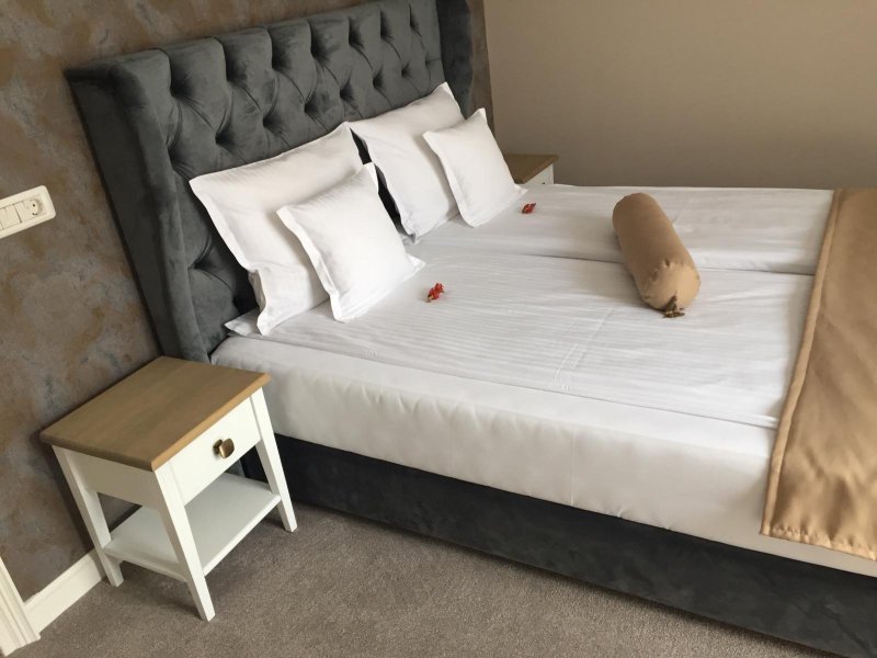 Uphill Residence-官方