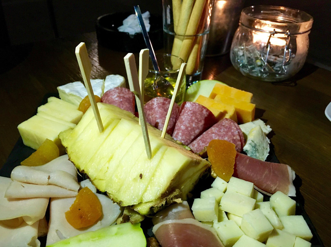 Foyer - Wine & Cocktail Bar-利马索尔必去景点