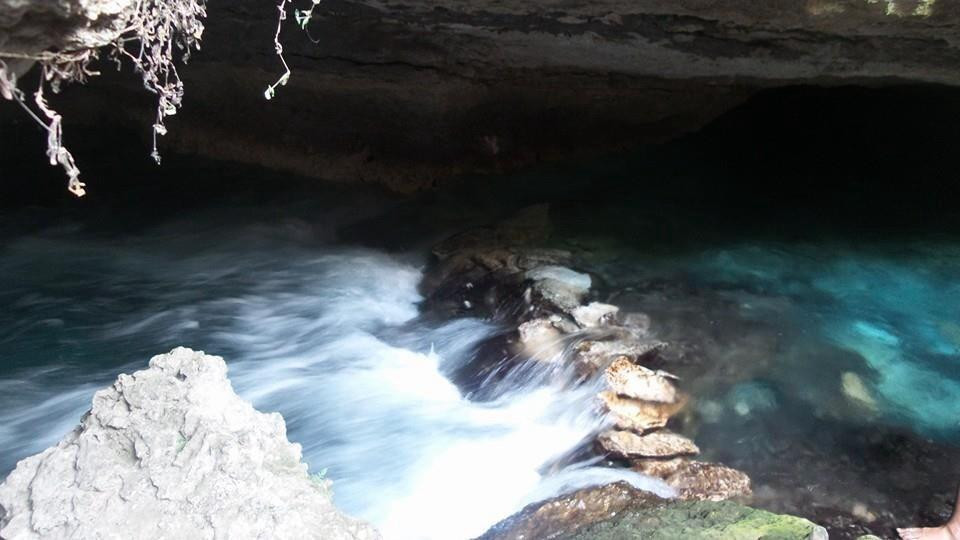 Blue Water Cave景点图片