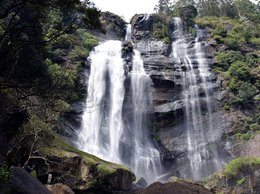 Bomburu Ella Waterfall景点图片