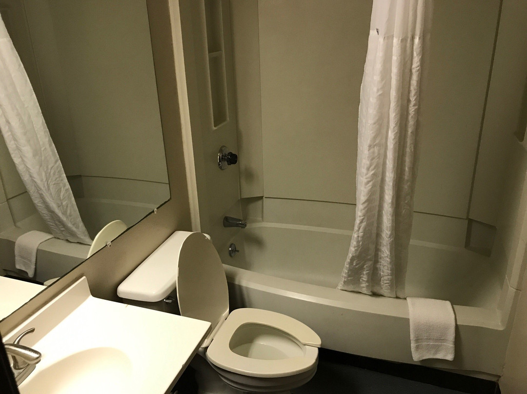 布里奇顿/机场/圣路易斯区速 8 酒店