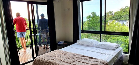 降灵岛热带雨林度假酒店主图