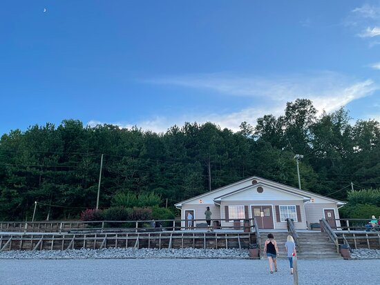 Wilderness Outdoor Movie Theater-Trenton必去景点