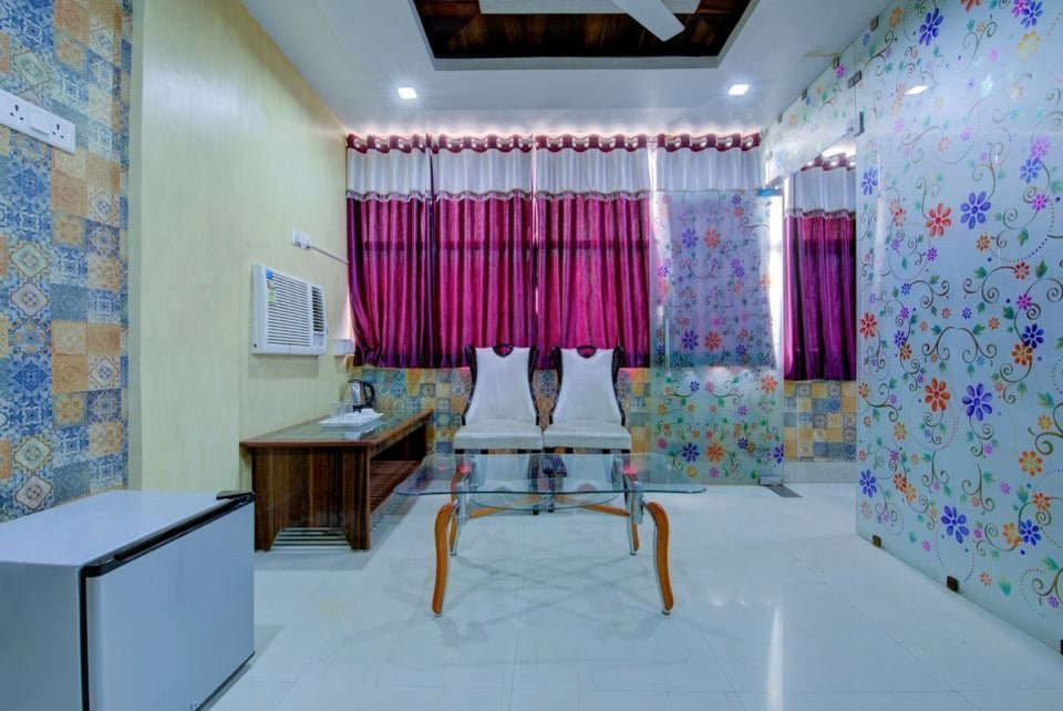 OYO 14579 The Hangout主图