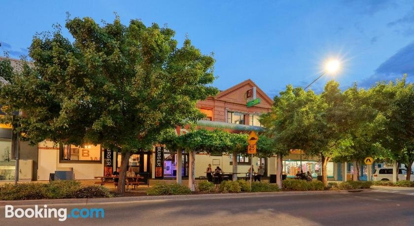 Broadway Hotel主图