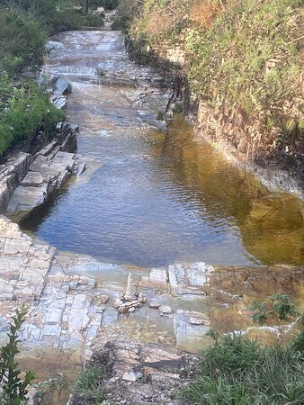 Poco Dourado Waterfall景点图片