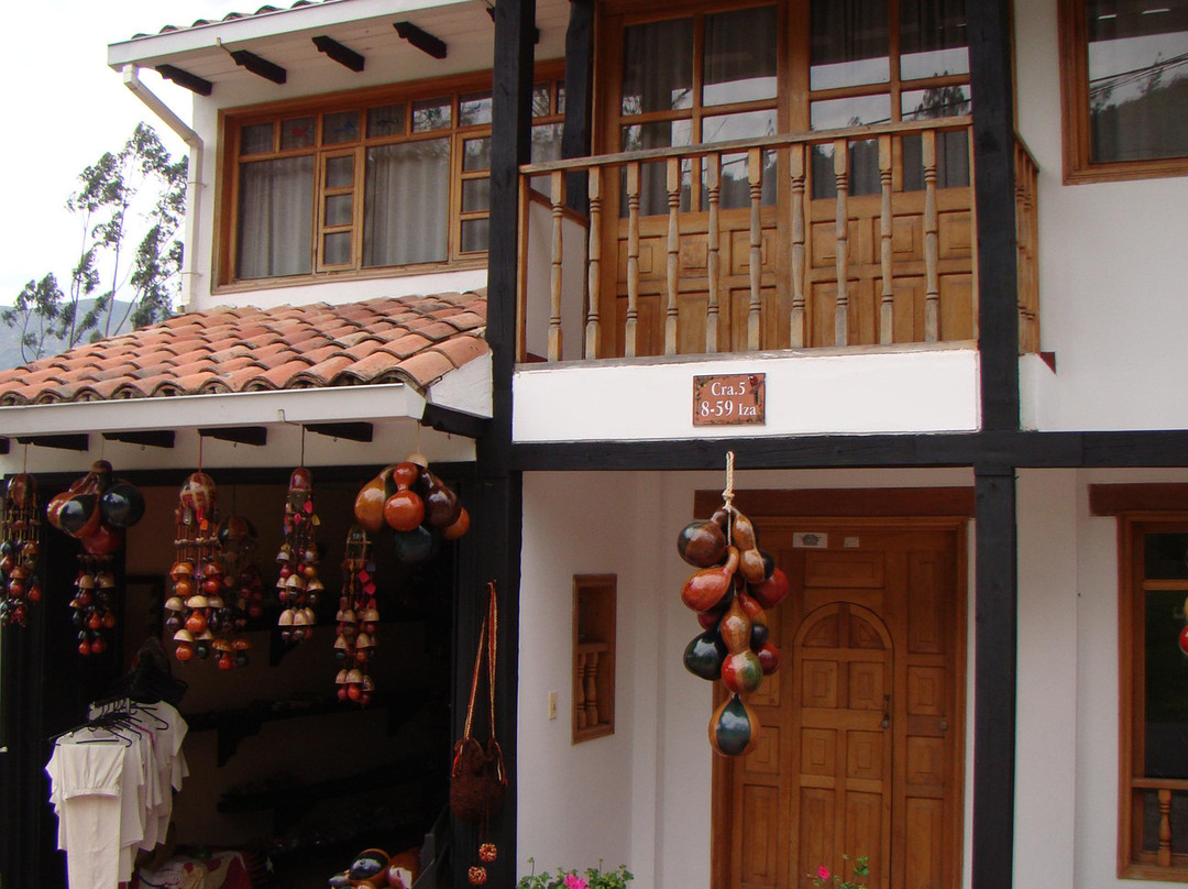 Famihotel y Artesanias Caminos