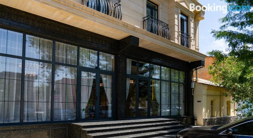 Akbarak酒店住宿-Macan Terrace Hotel