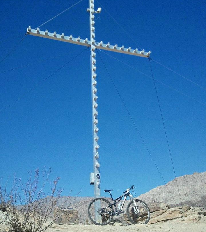 Palm Desert Cross Hiking Trail-棕榈沙漠必去景点