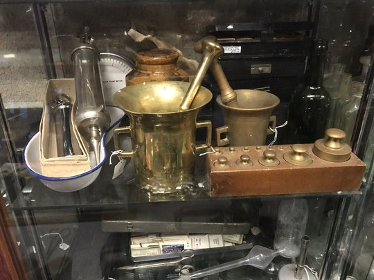 Chrisp Bros Curios-约维尔必去景点