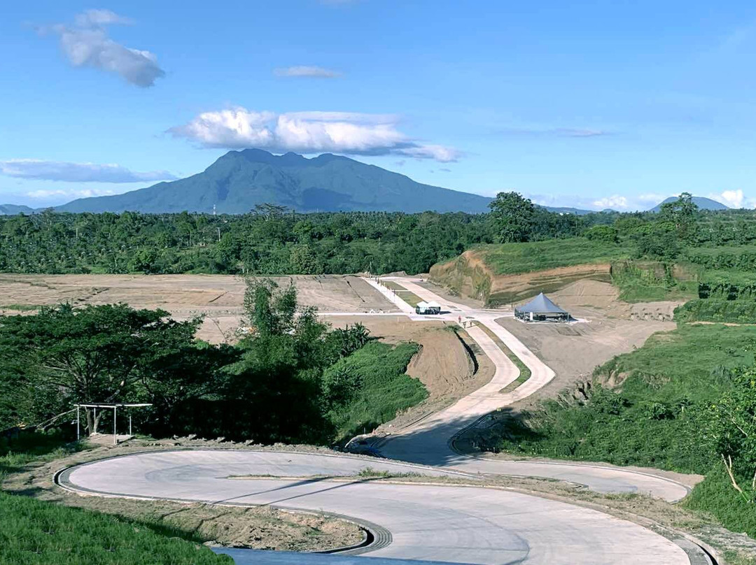 Batangas Lakelands景点图片