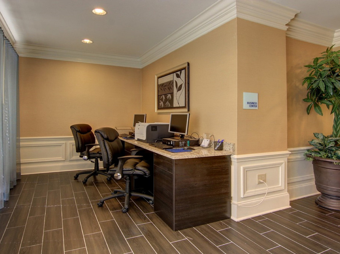 Holiday Inn Express & Suites Alpharetta - Windward Parkway By IHG主图