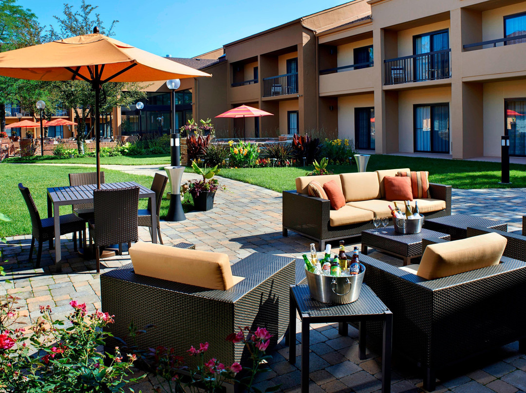 Courtyard by Marriott Chicago Naperville主图