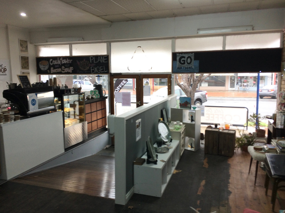 Auction House Cafe and Collectables