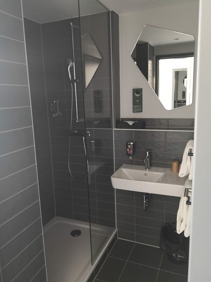 Ibis Styles Pforzheim-浴室