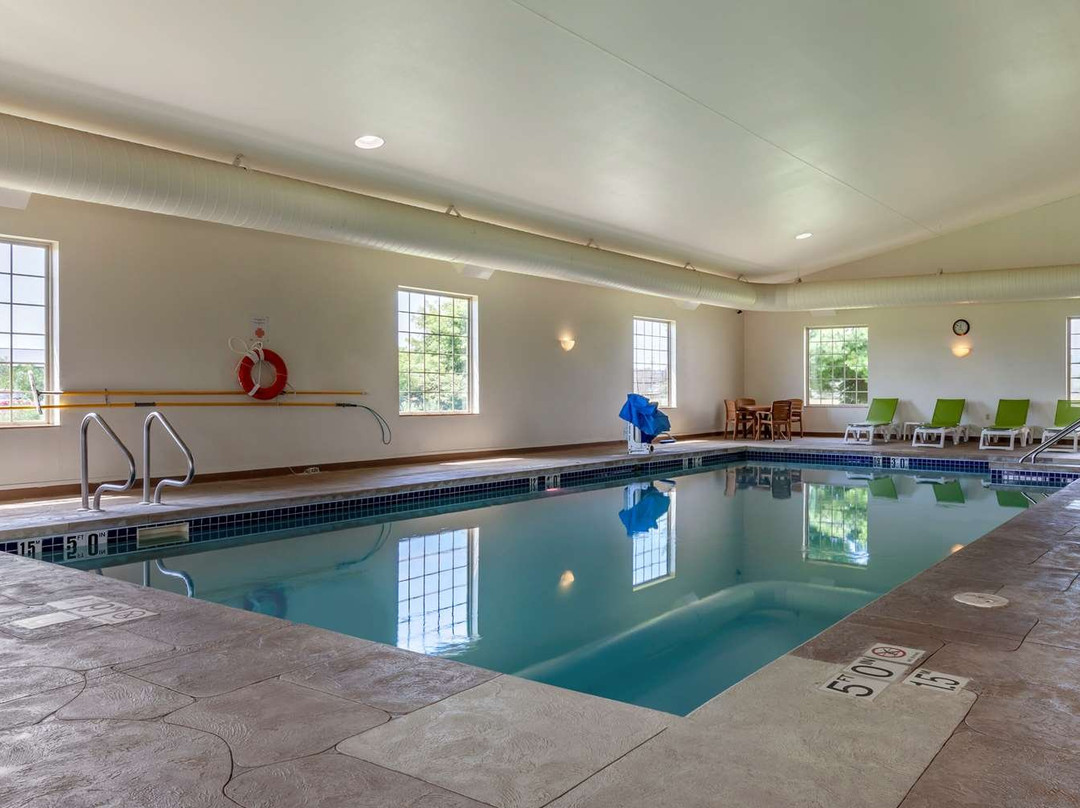 Comfort Suites Delavan - Lake Geneva Area主图