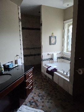 Noble House Suites主图