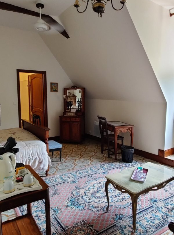 Le Vieux Chateau d'Hommes主图