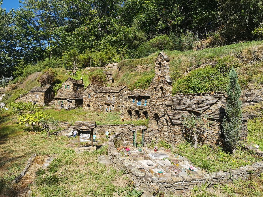 Le Ron Des Fades Village Miniature景点图片