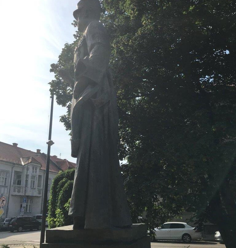 Milan Rastislav Štefánik Pomník-Trnava必去景点