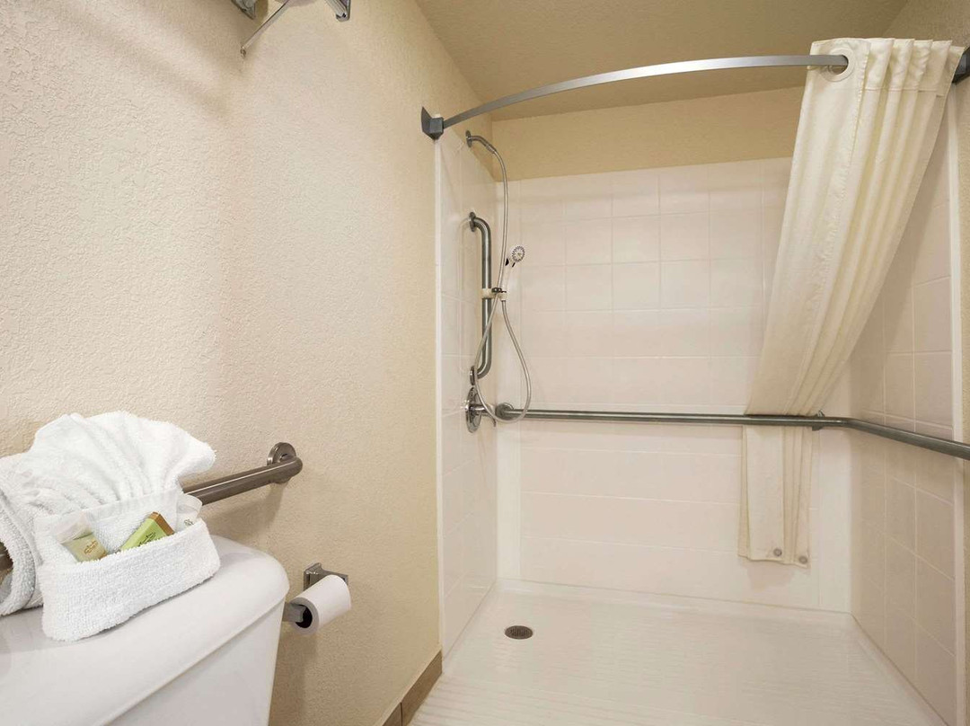 Super 8 by Wyndham Woodward主图